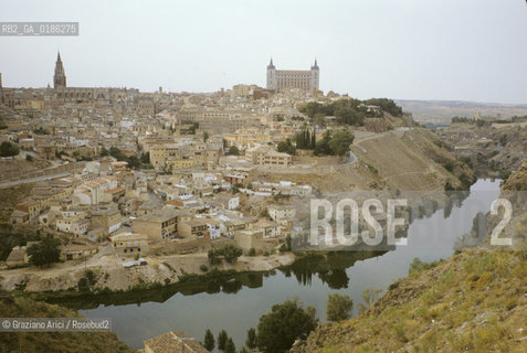 ( SPAGNA  ) CASTIGLIA TOLEDO  :  PANORAMA DELLA CITTA E IL FIUME TAGO  © 1980 Graziano Arici/Rosebud2 / GEO