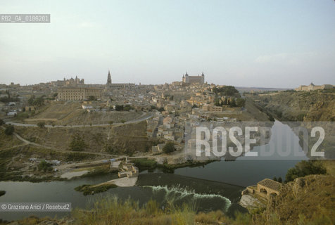 ( SPAGNA  ) CASTIGLIA TOLEDO  :  PANORAMA DELLA CITTA E IL FIUME TAGO  © 1980 Graziano Arici/Rosebud2 / GEO