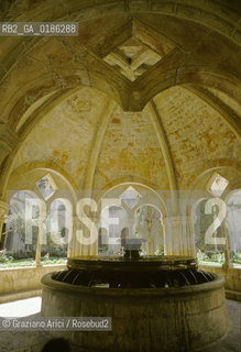 ( SPAGNA  ) CATALOGNA MONASTERO DE SANTA MARIA DE POBLET CHIOSTRO © 1980 Graziano Arici/Rosebud2 / GEO FONTANA