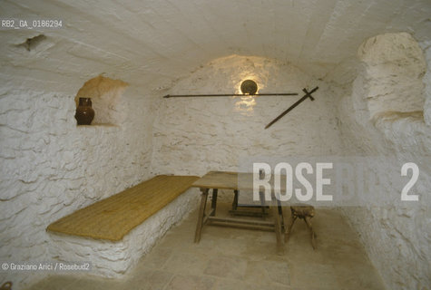 ( SPAGNA  ) MANCIA IL PAESE DI ARGAMASILLA DE ALBA IL VILLAGGIO DOVE CERVANTES FU IMPRIGIONATO, INIZIO A SCRIVERE IL LIBRO  E DOVE VISSE E MORI DON CHISCIOTTE © 1980 Graziano Arici/Rosebud2 / GEO LA CELLA DI CERVANTES LETTERATURA