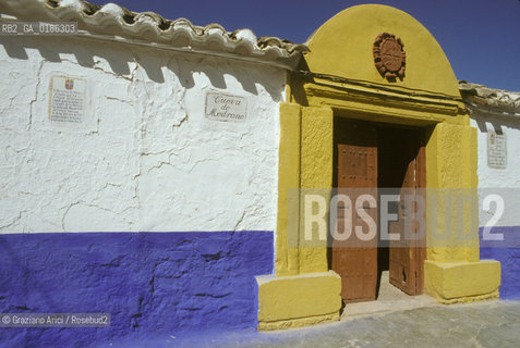 ( SPAGNA  ) MANCIA IL PAESE DI ARGAMASILLA DE ALBA IL VILLAGGIO DOVE CERVANTES FU IMPRIGIONATO, INIZIO A SCRIVERE IL LIBRO  E DOVE VISSE E MORI DON CHISCIOTTE © 1980 Graziano Arici/Rosebud2 / GEO LA CELLA DI CERVANTES LETTERATURA