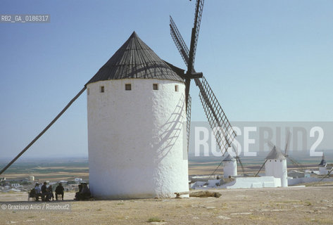 ( SPAGNA  ) MANCIA CAMPO DE CRIPTANA DOVE DON CHISCIOTTE SOSTENNE LA LOTTA CONTRO I MULINI A VENTO  © 1980 Graziano Arici/Rosebud2 / GEO LETTERATURA