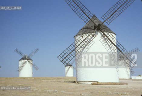( SPAGNA  ) MANCIA CAMPO DE CRIPTANA DOVE DON CHISCIOTTE SOSTENNE LA LOTTA CONTRO I MULINI A VENTO  © 1980 Graziano Arici/Rosebud2 / GEO LETTERATURA