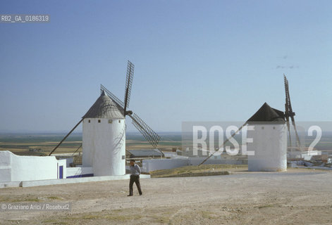 ( SPAGNA  ) MANCIA CAMPO DE CRIPTANA DOVE DON CHISCIOTTE SOSTENNE LA LOTTA CONTRO I MULINI A VENTO  © 1980 Graziano Arici/Rosebud2 / GEO LETTERATURA