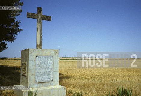 ( SPAGNA  ) MANCIA MONUMENTO AI MORTI DELLA GUERRA CIVILE  © 1980 Graziano Arici/Rosebud2 / GEO
