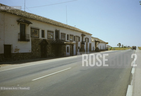 ( SPAGNA  ) MANCIA VENTA DEL TOBOSO DOVE DON CHISCIOTTE PASSO LA SUA VEGLI DARMI   © 1980 Graziano Arici/Rosebud2 / GEO LETTERATURA