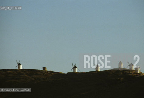( SPAGNA  ) MANCIA CAMPO DE CRIPTANA DOVE DON CHISCIOTTE SOSTENNE LA LOTTA CONTRO I MULINI A VENTO  © 1980 Graziano Arici/Rosebud2 / GEO LETTERATURA