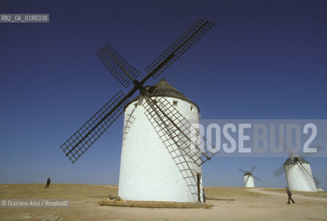 ( SPAGNA  ) MANCIA CAMPO DE CRIPTANA DOVE DON CHISCIOTTE SOSTENNE LA LOTTA CONTRO I MULINI A VENTO  © 1980 Graziano Arici/Rosebud2 / GEO LETTERATURA