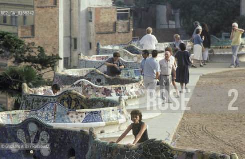 ( SPAGNA  ) CATALOGNA BARCELLONA : PARCO GUELL DI ANTONIO GAUDI   © 1990 Graziano Arici/Rosebud2 / GEO GIARDINO ARCHITETTURA MODERNA CARAMICA