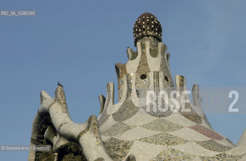 ( SPAGNA  ) CATALOGNA BARCELLONA : PARCO GUELL DI ANTONIO GAUDI   © 1990 Graziano Arici/Rosebud2 / GEO GIARDINO ARCHITETTURA MODERNA CERAMICA
