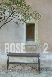 ( SPAGNA  ) CATALOGNA BARCELLONA : PARCO GUELL DI ANTONIO GAUDI   © 1990 Graziano Arici/Rosebud2 / GEO GIARDINO ARCHITETTURA MODERNA CARAMICA FINESTRA