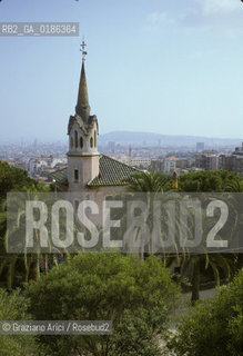 ( SPAGNA  ) CATALOGNA BARCELLONA : PARCO GUELL DI ANTONIO GAUDI   © 1990 Graziano Arici/Rosebud2 / GEO GIARDINO ARCHITETTURA MODERNA CARAMICA