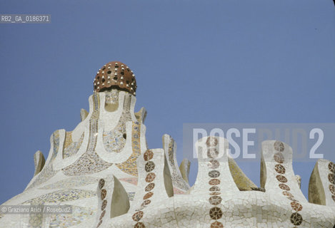 ( SPAGNA  ) CATALOGNA BARCELLONA : PARCO GUELL DI ANTONIO GAUDI   © 1990 Graziano Arici/Rosebud2 / GEO GIARDINO ARCHITETTURA MODERNA CERAMICA