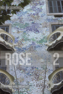 ( SPAGNA  ) CATALOGNA BARCELLONA : CASA BATTLO DI ANTONIO GAUDI   © 1990 Graziano Arici/Rosebud2 / GEO ARCHITETTURA MODERNA CERAMICA
