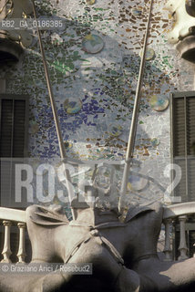 ( SPAGNA  ) CATALOGNA BARCELLONA : CASA BATTLO DI ANTONIO GAUDI   © 1990 Graziano Arici/Rosebud2 / GEO ARCHITETTURA MODERNA CERAMICA
