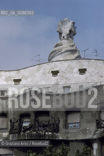 ( SPAGNA  ) CATALOGNA BARCELLONA :  LA CASA PEDRERA DI ANTONIO GAUDI   © 1990 Graziano Arici/Rosebud2 / GEO ARCHITETTURA MODERNA