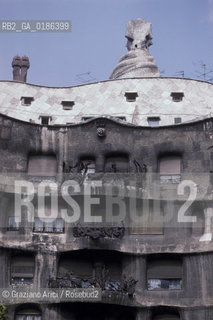 ( SPAGNA  ) CATALOGNA BARCELLONA :  LA CASA PEDRERA DI ANTONIO GAUDI   © 1990 Graziano Arici/Rosebud2 / GEO ARCHITETTURA MODERNA