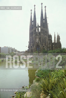 ( SPAGNA  ) CATALOGNA BARCELLONA : LA CATTEDRALE DE LA SAGRADA FAMILIA DI ANTONIO GAUDI   © 1990 Graziano Arici/Rosebud2 / GEO ARCHITETTURA MODERNA