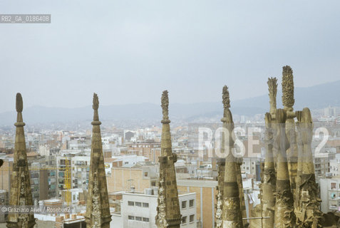 ( SPAGNA  ) CATALOGNA BARCELLONA : LA CATTEDRALE DE LA SAGRADA FAMILIA DI ANTONIO GAUDI   © 1990 Graziano Arici/Rosebud2 / GEO ARCHITETTURA MODERNA