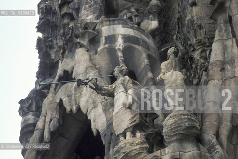 ( SPAGNA  ) CATALOGNA BARCELLONA : LA CATTEDRALE DE LA SAGRADA FAMILIA DI ANTONIO GAUDI   © 1990 Graziano Arici/Rosebud2 / GEO ARCHITETTURA MODERNA