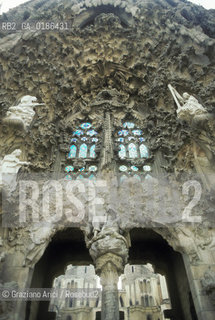 ( SPAGNA  ) CATALOGNA BARCELLONA : LA CATTEDRALE DE LA SAGRADA FAMILIA DI ANTONIO GAUDI   © 1990 Graziano Arici/Rosebud2 / GEO ARCHITETTURA MODERNA
