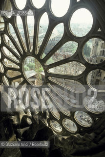 ( SPAGNA  ) CATALOGNA BARCELLONA : LA CATTEDRALE DE LA SAGRADA FAMILIA DI ANTONIO GAUDI   © 1990 Graziano Arici/Rosebud2 / GEO ARCHITETTURA MODERNA