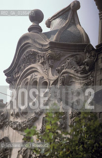 ( SPAGNA  ) CATALOGNA BARCELLONA : CASA GUELL DI ANTONIO GAUDI   © 1990 Graziano Arici/Rosebud2 / GEO ARCHITETTURA MODERNA CERAMICA