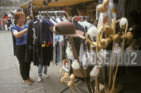 ( SPAGNA  ) GALIZIA SANTIAGO DE COMPOSTELA : GADGET  TURISTICO    © 2000 Graziano Arici/Rosebud2 / GEO CONCHIGLIA TURISMO