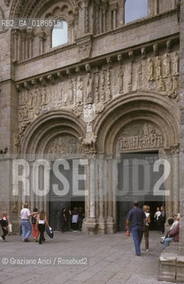 ( SPAGNA  ) GALIZIA SANTIAGO DE COMPOSTELA : LA CATTEDRALE PORTA DE LA PLATERIAS   © 2000 Graziano Arici/Rosebud2 / GEO ARCHITETTURA ROMANICA
