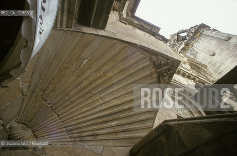 ( SPAGNA  ) GALIZIA SANTIAGO DE COMPOSTELA : LA CATTEDRALE PORTA DE LA PLATERIAS   © 2000 Graziano Arici/Rosebud2 / GEO ARCHITETTURA ROMANICA CONCHIGLIA