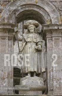 ( SPAGNA  ) GALIZIA SANTIAGO DE COMPOSTELA : LA CATTEDRALE PORTA SAN SALVADOR   © 2000 Graziano Arici/Rosebud2 / GEO ARCHITETTURA ROMANICA STATUA DI SANTIAGO