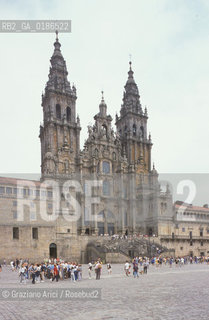 ( SPAGNA  ) GALIZIA SANTIAGO DE COMPOSTELA : LA CATTEDRALE E PLAZA DE ESPAGNA   © 2000 Graziano Arici/Rosebud2 / GEO ARCHITETTURA ROMANICA PELLEGRINAGGIO