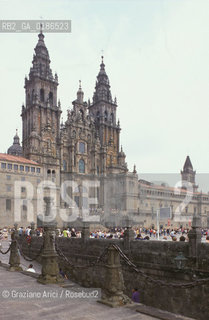 ( SPAGNA  ) GALIZIA SANTIAGO DE COMPOSTELA : LA CATTEDRALE E PLAZA DE ESPAGNA   © 2000 Graziano Arici/Rosebud2 / GEO ARCHITETTURA ROMANICA PELLEGRINAGGIO