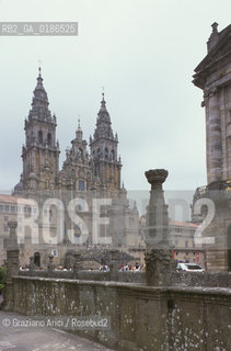 ( SPAGNA  ) GALIZIA SANTIAGO DE COMPOSTELA : LA CATTEDRALE E PLAZA DE ESPAGNA   © 2000 Graziano Arici/Rosebud2 / GEO ARCHITETTURA ROMANICA PELLEGRINAGGIO