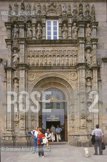 ( SPAGNA  ) GALIZIA SANTIAGO DE COMPOSTELA : HOSPITAL REAL DE LOS REYES CATOLICOS    © 2000 Graziano Arici/Rosebud2 / GEO ARCHITETTURA ROMANICA PELLEGRINAGGIO HOTEL