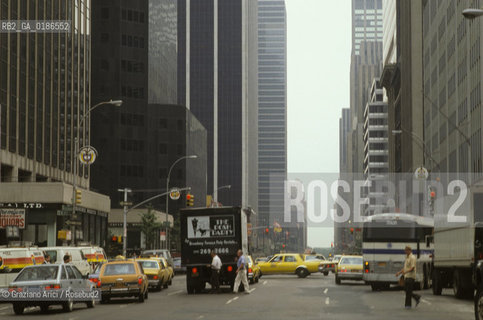 ( STATI UNITI DAMERICA - USA  ) NEW YORK CITY : AVENUE OF AMERICAS  - © 1986 Graziano Arici/Rosebud2 / GEO