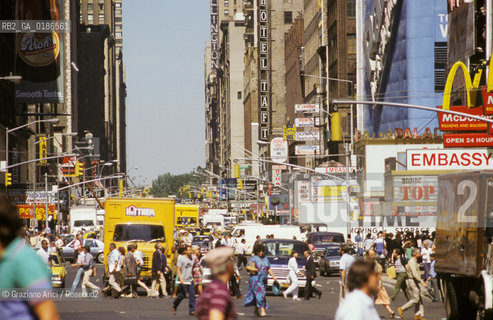 ( STATI UNITI DAMERICA - USA  ) NEW YORK CITY : BROADWAY  - © 1986 Graziano Arici/Rosebud2 / GEO / INSEGNA