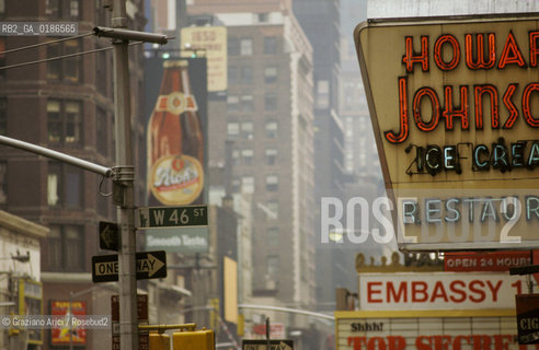 ( STATI UNITI DAMERICA - USA  ) NEW YORK CITY : BROADWAY  - © 1986 Graziano Arici/Rosebud2 / GEO / INSEGNA