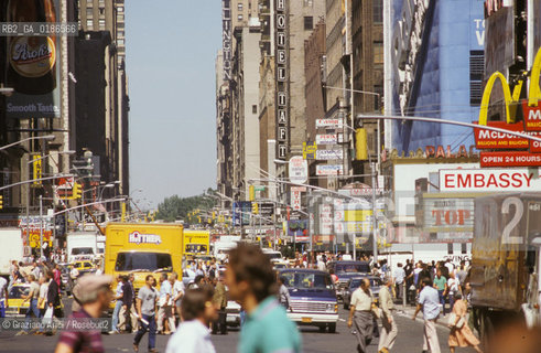 ( STATI UNITI DAMERICA - USA  ) NEW YORK CITY : BROADWAY  - © 1986 Graziano Arici/Rosebud2 / GEO / INSEGNA
