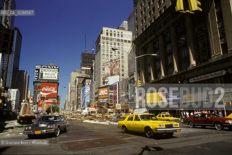 ( STATI UNITI DAMERICA - USA  ) NEW YORK CITY : BROADWAY  - © 1986 Graziano Arici/Rosebud2 / GEO / INSEGNA