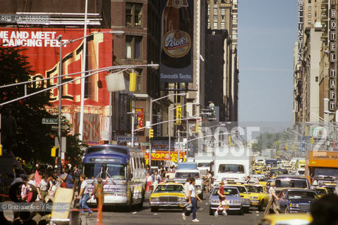 ( STATI UNITI DAMERICA - USA  ) NEW YORK CITY : BROADWAY  - © 1986 Graziano Arici/Rosebud2 / GEO / INSEGNA