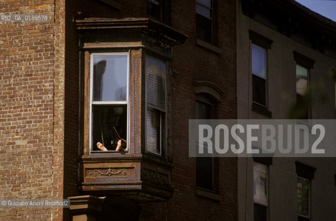 ( STATI UNITI DAMERICA - USA  ) NEW YORK CITY : UNA STRADA DI BROOKLYN  - © 1986 Graziano Arici/Rosebud2 / GEO / PIEDE