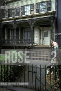 ( STATI UNITI DAMERICA - USA  ) NEW YORK CITY : UNA STRADA DI BROOKLYN  - © 1986 Graziano Arici/Rosebud2 / GEO