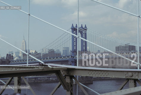 ( STATI UNITI DAMERICA - USA  ) NEW YORK CITY : SKYLINE DAL PONTE DI BROOKLYN  - © 1986 Graziano Arici/Rosebud2 / GEO / MANHATTAN