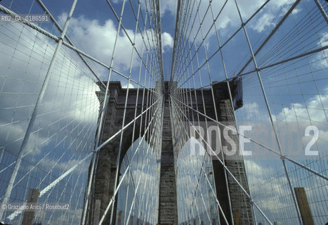 ( STATI UNITI DAMERICA - USA  ) NEW YORK CITY : IL PONTE DI BROOKLYN  - © 1986 Graziano Arici/Rosebud2 / GEO /