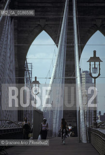 ( STATI UNITI DAMERICA - USA  ) NEW YORK CITY : IL PONTE DI BROOKLYN  - © 1986 Graziano Arici/Rosebud2 / GEO /