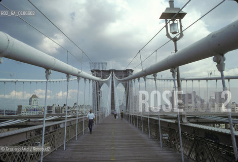 ( STATI UNITI DAMERICA - USA  ) NEW YORK CITY : IL PONTE DI BROOKLYN  - © 1986 Graziano Arici/Rosebud2 / GEO /