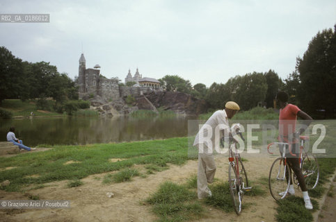 ( STATI UNITI DAMERICA - USA  ) NEW YORK CITY :CENTRAL PARK  - © 1986 Graziano Arici/Rosebud2 / GEO / PARCO / GIARDINO  / BICICLETTA