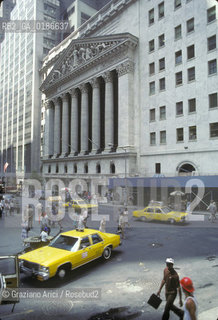 ( STATI UNITI DAMERICA - USA  ) NEW YORK CITY : WALL STREET - BORSA - STOCK EXCHANGE - © 1986 Graziano Arici/Rosebud2 / GEO / QUARTIERE DEGLI AFFARI