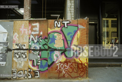 ( STATI UNITI DAMERICA - USA  ) NEW YORK CITY :  GRAFFITI A SOHO  - © 1986 Graziano Arici/Rosebud2 / GEO